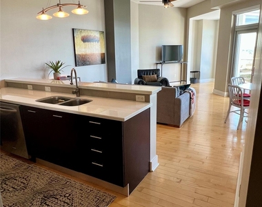603 Davis St - Photo Thumbnail 3