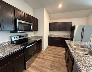 1160 Oxford Ln - Photo Thumbnail 7