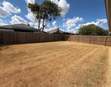 1160 Oxford Ln - Photo Thumbnail 11