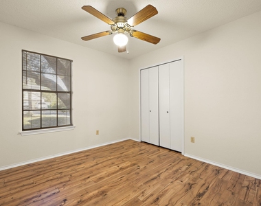 1604 Texas Oak Way - Photo Thumbnail 14