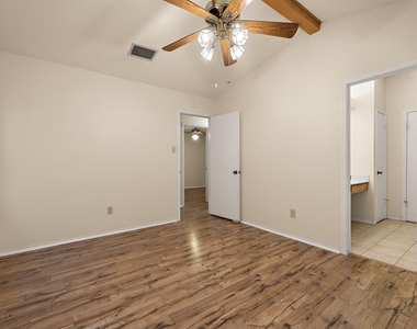 1604 Texas Oak Way - Photo Thumbnail 11