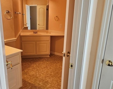 9540 Aire Libre Dr - Photo Thumbnail 32