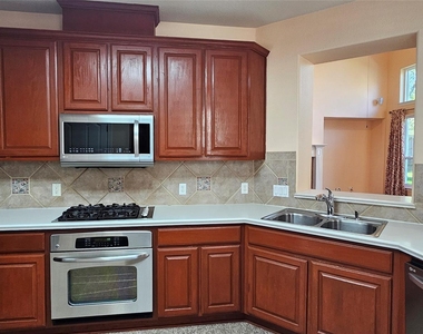9540 Aire Libre Dr - Photo Thumbnail 11