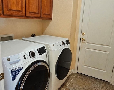 9540 Aire Libre Dr - Photo Thumbnail 23
