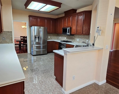 9540 Aire Libre Dr - Photo Thumbnail 10