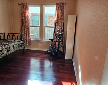 9540 Aire Libre Dr - Photo Thumbnail 21