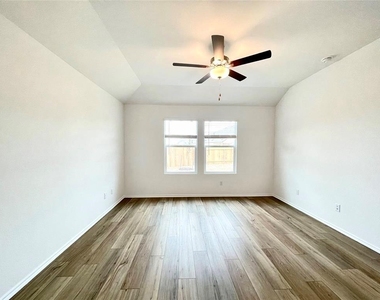 431 Sebring Cir - Photo Thumbnail 13