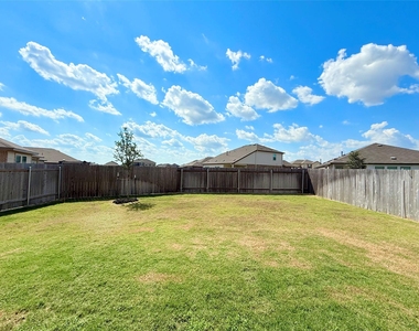 431 Sebring Cir - Photo Thumbnail 24