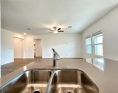 431 Sebring Cir - Photo Thumbnail 10