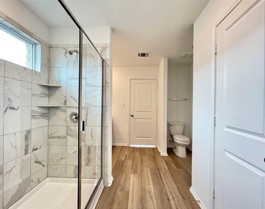 431 Sebring Cir - Photo Thumbnail 16