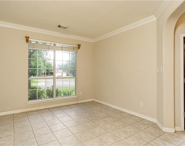 5701 Gorham Glen Ln - Photo Thumbnail 4