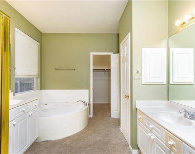 5701 Gorham Glen Ln - Photo Thumbnail 12