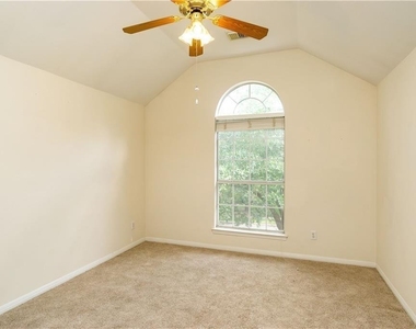 5701 Gorham Glen Ln - Photo Thumbnail 16