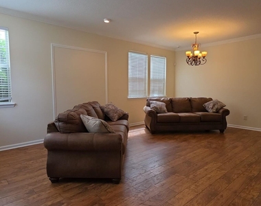 2919 Bent Bow Lane - Photo Thumbnail 3