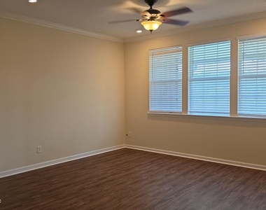 2919 Bent Bow Lane - Photo Thumbnail 8