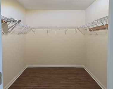2919 Bent Bow Lane - Photo Thumbnail 13