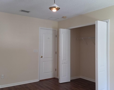 2919 Bent Bow Lane - Photo Thumbnail 17