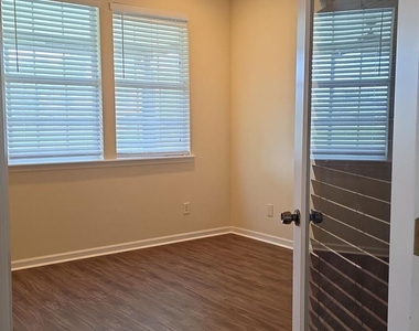 2919 Bent Bow Lane - Photo Thumbnail 7