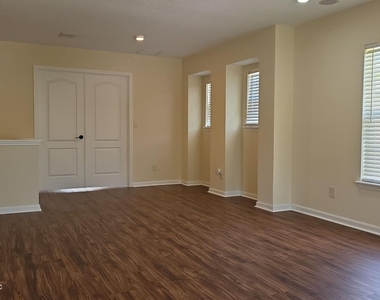 2919 Bent Bow Lane - Photo Thumbnail 11