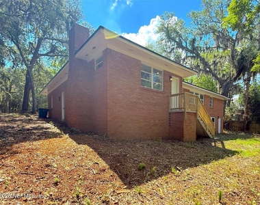 10135 Lake View Road W - Photo Thumbnail 2