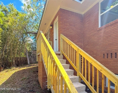 10135 Lake View Road W - Photo Thumbnail 1