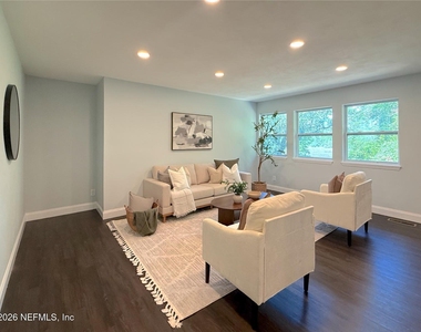 10135 Lake View Road W - Photo Thumbnail 4