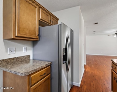111 Commonwealth Avenue - Photo Thumbnail 22