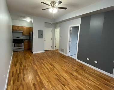 7456 N Greenview Avenue - Photo Thumbnail 2