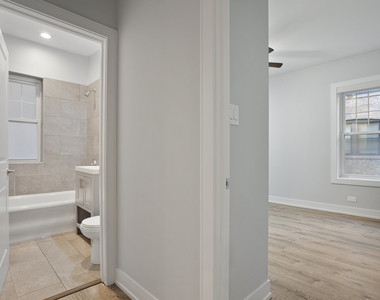 6948 N Wolcott Avenue - Photo Thumbnail 9