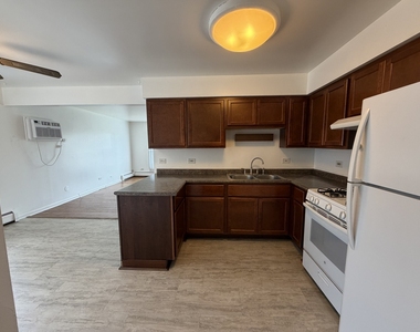 4549 Forest Avenue - Photo Thumbnail 3
