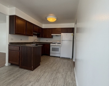4549 Forest Avenue - Photo Thumbnail 4