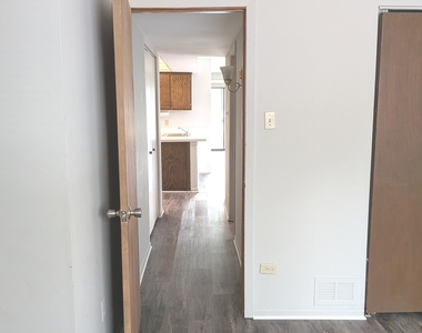 9817 Treetop Drive - Photo Thumbnail 5
