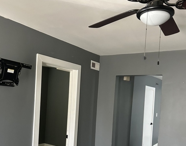 5623 S Hermitage Avenue - Photo Thumbnail 7