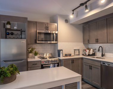 5815 N Sheridan Road - Photo Thumbnail 1