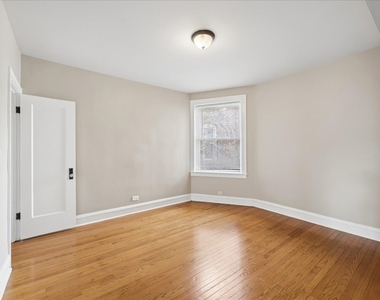 7730 S Essex Avenue - Photo Thumbnail 4