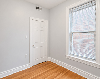 2833 N Albany Avenue - Photo Thumbnail 5