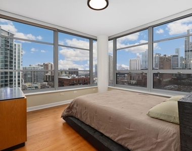 1600 S Prairie Avenue - Photo Thumbnail 6
