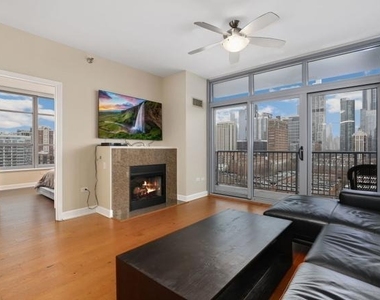 1600 S Prairie Avenue - Photo Thumbnail 1