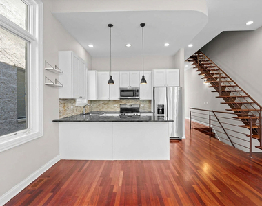 919 N Hermitage Avenue - Photo Thumbnail 3