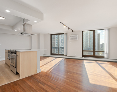 6166 N Sheridan Road - Photo Thumbnail 1