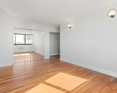 6166 N Sheridan Road - Photo Thumbnail 5