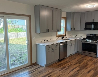 387 Shay Drive - Photo Thumbnail 3