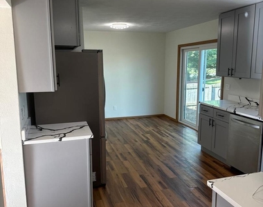 387 Shay Drive - Photo Thumbnail 2