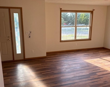387 Shay Drive - Photo Thumbnail 5