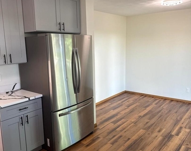 387 Shay Drive - Photo Thumbnail 4