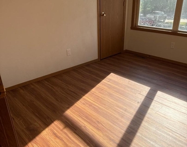387 Shay Drive - Photo Thumbnail 11