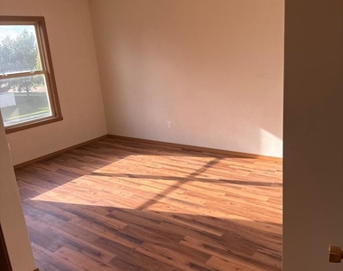 387 Shay Drive - Photo Thumbnail 14
