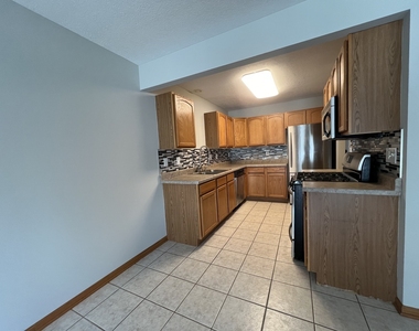 1172 Rose Drive - Photo Thumbnail 2