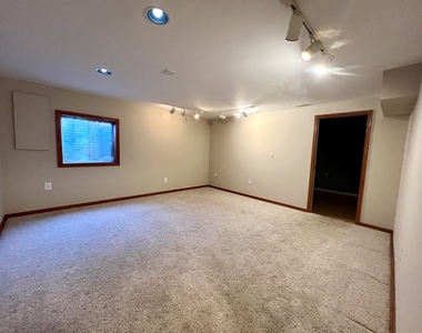 1172 Rose Drive - Photo Thumbnail 15