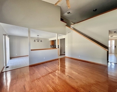1172 Rose Drive - Photo Thumbnail 7